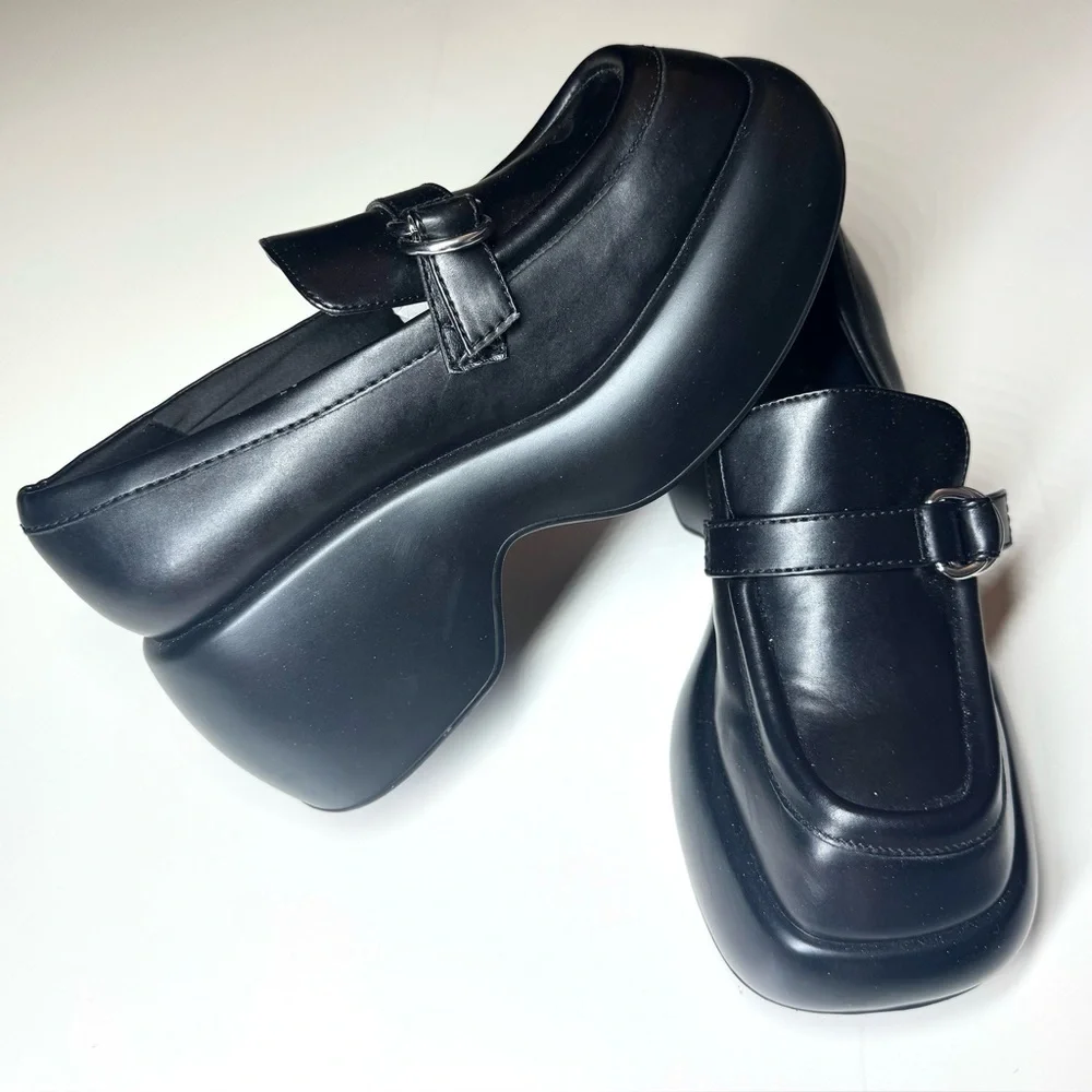 Charles & Keith excellent pre